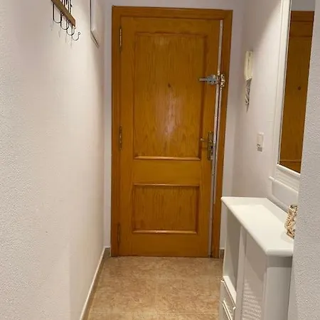 Close To Shops And Restaurants Apartment