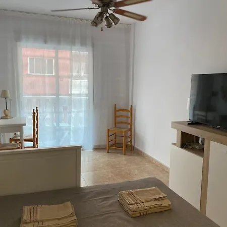 Apartment Close To Shops And Restaurants *